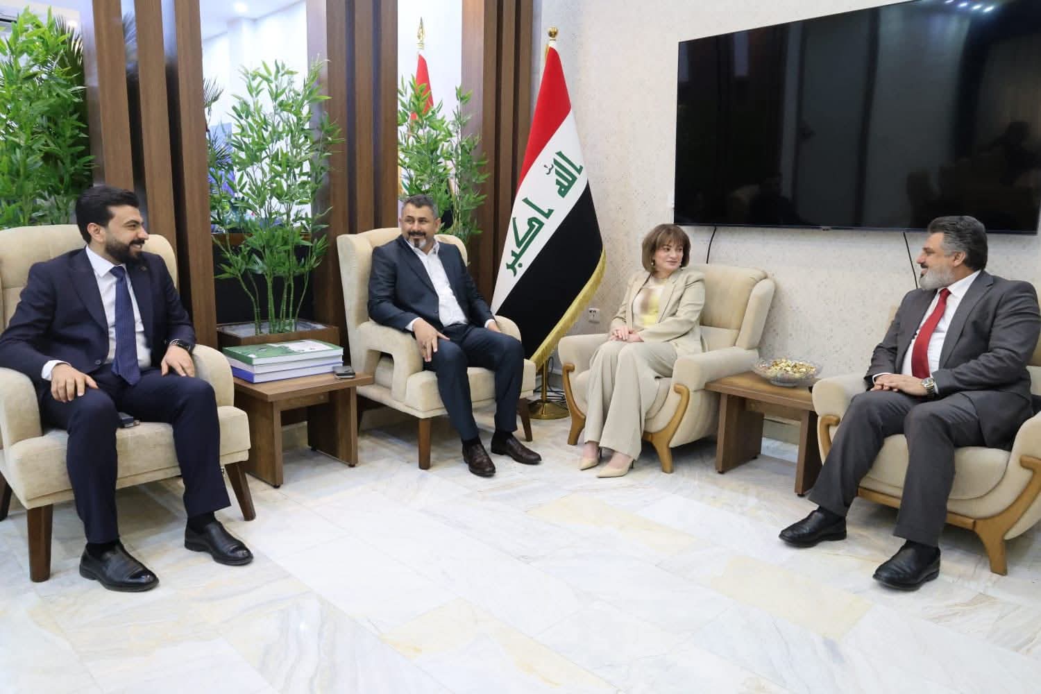Iraqi MPs Congratulate the Minister of Environment on Assuming Her Duties